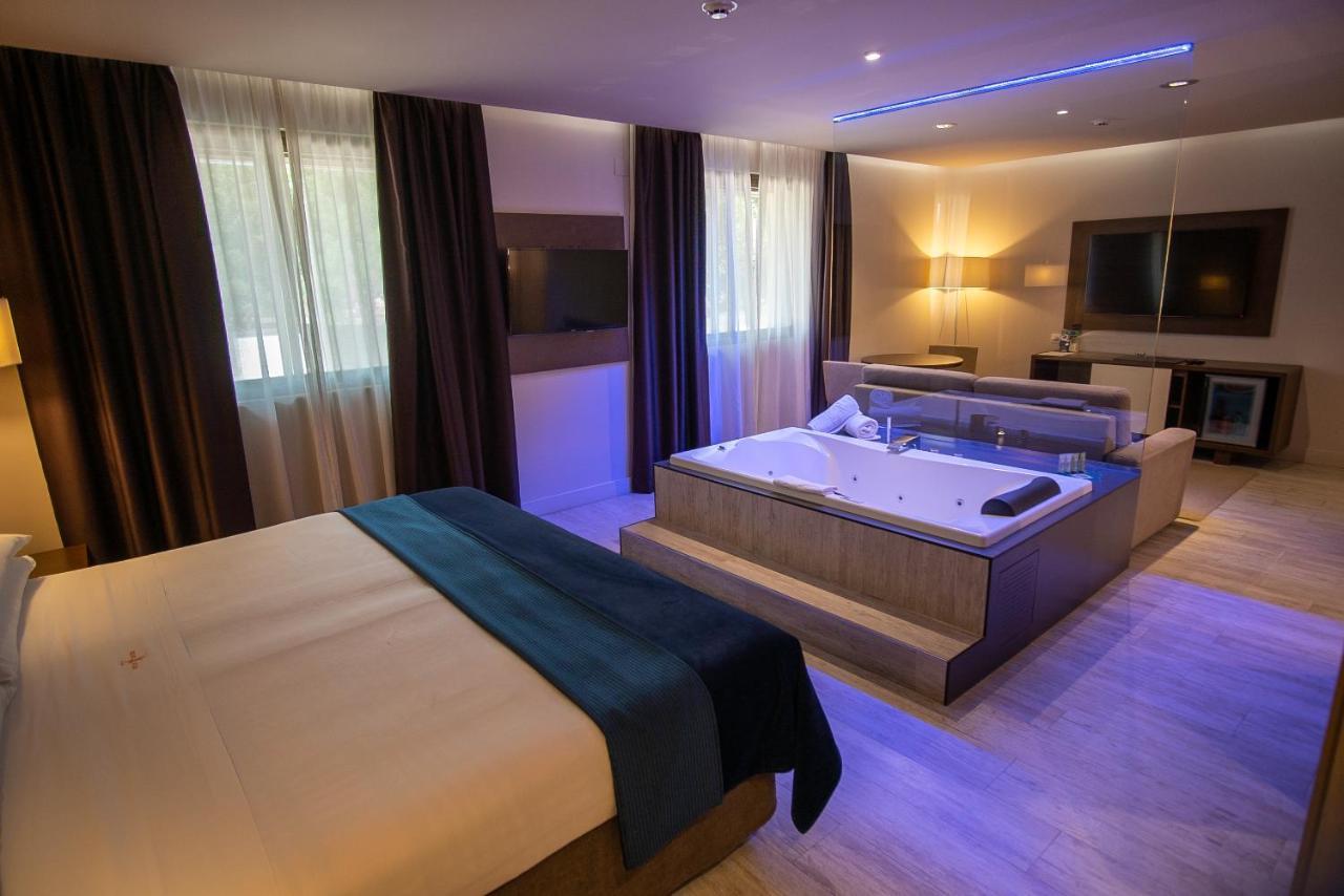 Felix Hotel Valls Esterno foto