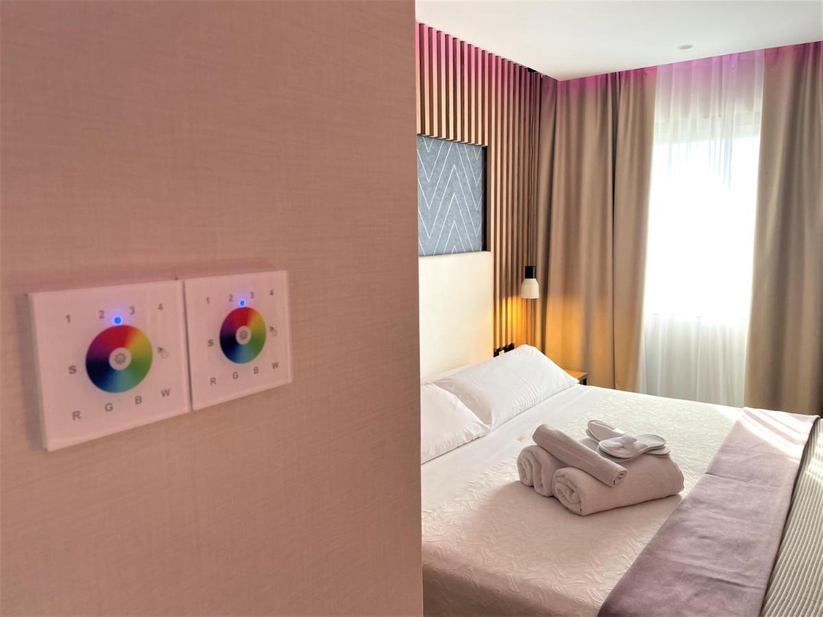 Felix Hotel Valls Esterno foto