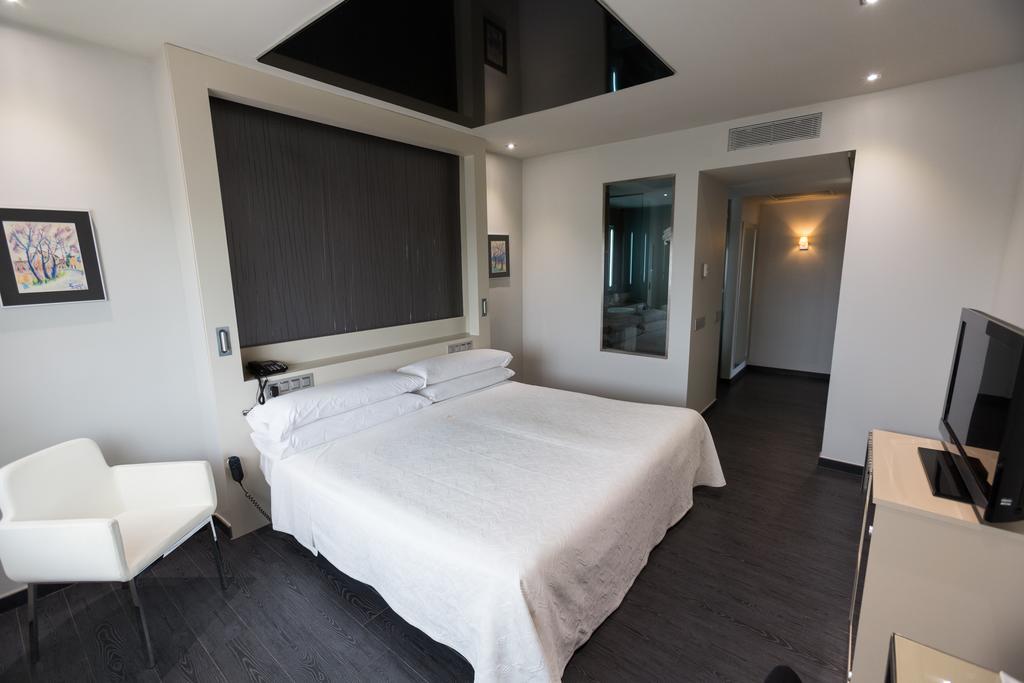 Felix Hotel Valls Esterno foto