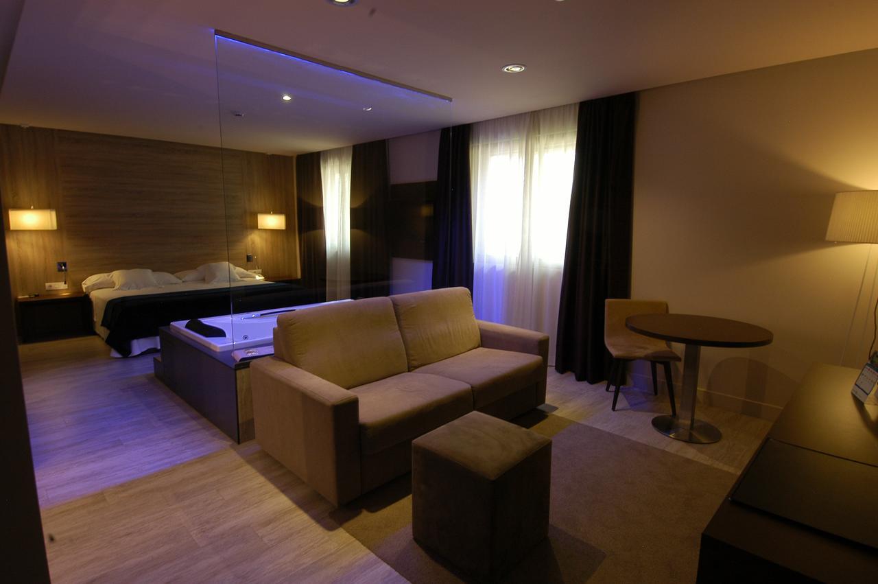 Felix Hotel Valls Esterno foto